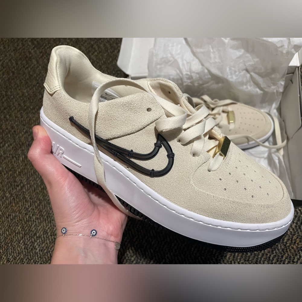 NWOT Nike Air force 1 sage low lx ci3482-200 beige - Picture 2 of 5